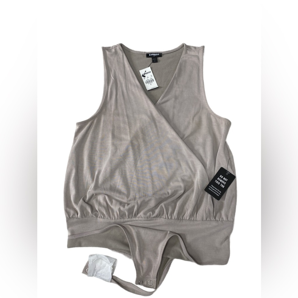 Express TAUPE sleeveless v neck bodysuit. Size small. NWT.